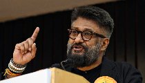 Vivek Agnihotri के बयानों पर भड़का विश्व हिंदू परिषद! पूछा- हिंदू धर्म पर सवाल उठाने वाले आप कौन?