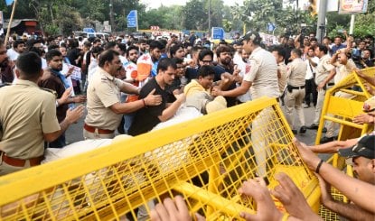 फरीदाबाद में कांग्रेस के प्रदर्शन के दौरान हंगामा! 