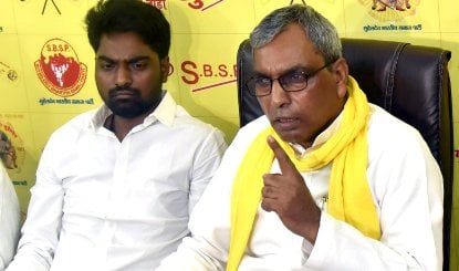 SP प्रमुख Akhilesh Yadav पर बरसे OP Rajbhar, कहा मुस्लिम वोट बैंक खोने के डर से रहते हैं परेशान