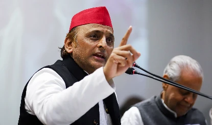 Budget में किसान दूरबीन से ढूंढ रहा राहत, Akhilesh Yadav बोले- America से 