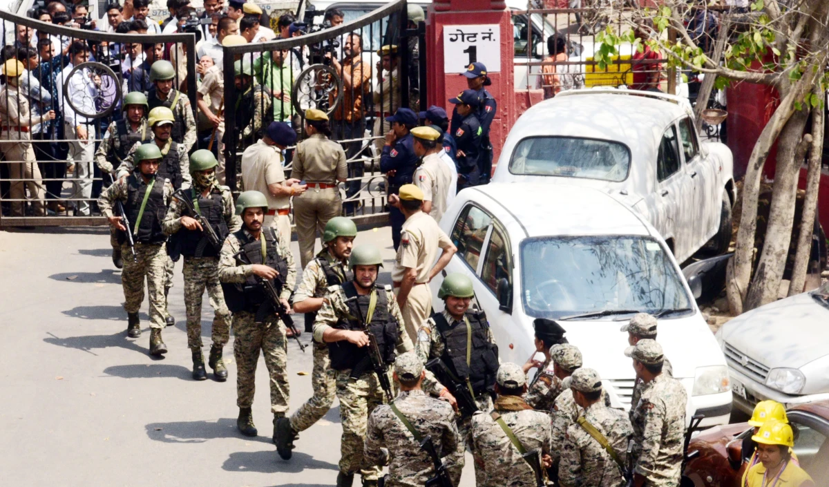 Punjab School Bomb Threat | मोहाली में हड़कंप! 16 निजी स्कूलों को बम से उड़ाने की धमकी, जांच में कुछ नहीं मिला