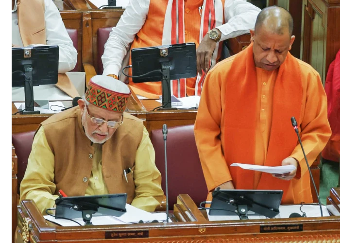 UP Budget में Yogi सरकार की सौगातों की बौछार, Students को स्कूटी, महिलाओं-बुजुर्गों की बढ़ी Pension.