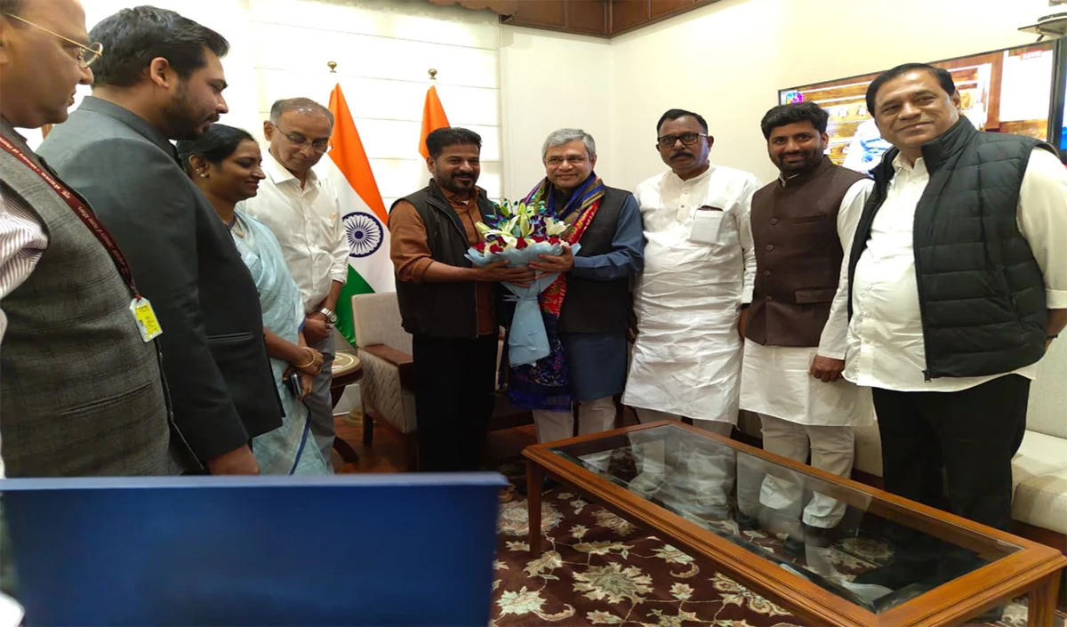 CM Revanth Reddy की Delhi में राजनाथ सिंह से मुलाकात, 'गांधी सरोवर' प्रोजेक्ट के लिए दिया न्योता