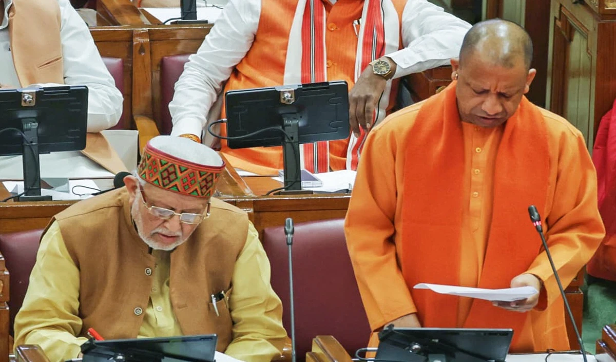 धूल चेहरे पर थी, मैं आईना साफ करता रहा... CM Yogi का समाजवादी पार्टी पर तंज