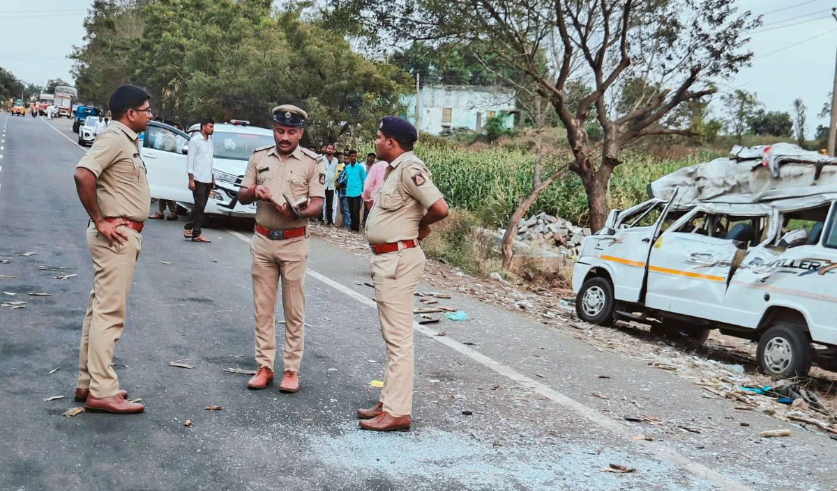 Karnataka Road Accident | कर्नाटक में भीषण सड़क हादसा! बेंगलुरु के पास आपस में टकराए कई वाहन, 7 लोगों की दर्दनाक मौत