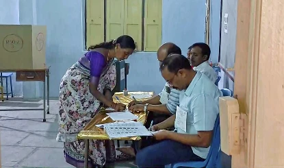 Telangana Municipality Election Result | 123 केंद्रों पर मतगणना जारी, शुरुआती रुझानों में कांग्रेस को बढ़त, BRS और BJP में कांटे की टक्कर