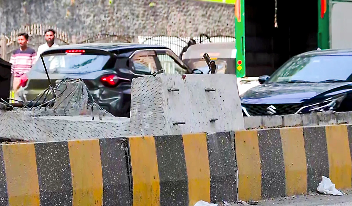 Mumbai Metro हादसा: पिलर गिरने से एक की मौत, CM Fadnavis का बड़ा एक्शन, जांच के आदेश और मुआवजे का ऐलान