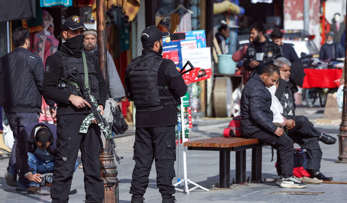 Pulwama Attack Anniversary पर आतंकी साजिश का अलर्ट, DGP Nalin Prabhat ने Samba Border का किया दौरा