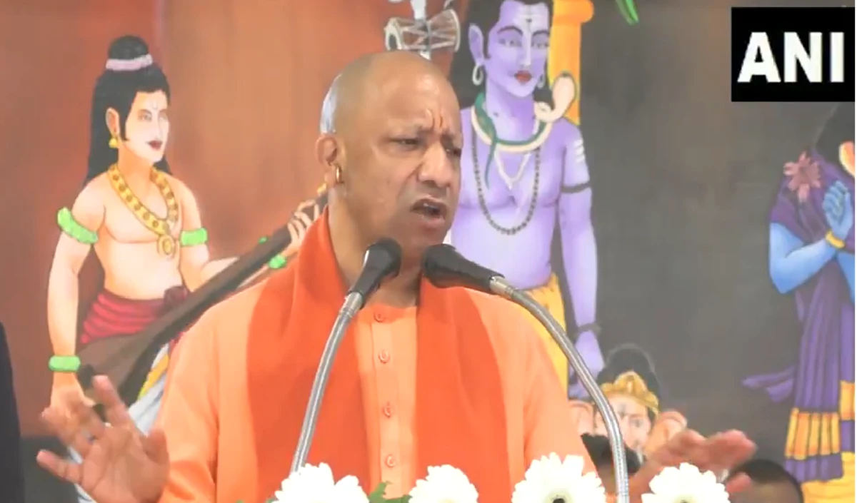 ये कैसी जिंदगी है? Delhi के Bad AQI पर CM Yogi का सवाल, UP के स्वच्छ वातावरण का किया जिक्र