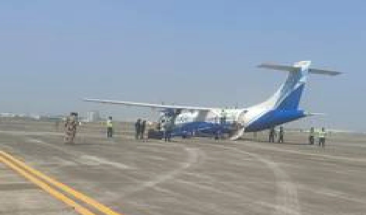 IndiGo फ्लाइट में लिपस्टिक से लिखी Bomb की धमकी, Kolkata में इमरजेंसी लैंडिंग से मचा हड़कंप