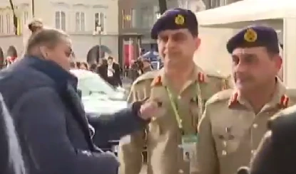 रुको, अपना वोटर ID दिखाओ...मुनीर को जर्मनी में गार्ड ने कुछ अंदाज में रोका, पाक आर्मी चीफ का ये वीडियो देखा आपने?