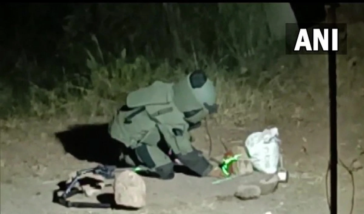 Lucknow Civil Court में बम की धमकी से हड़कंप, Bomb Squad और डॉग स्क्वॉड ने संभाला मोर्चा