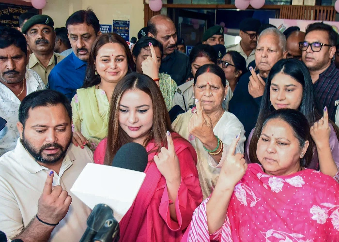 Land for Job Scam: कोर्ट की आपराधिक साजिश वाली टिप्पणी, Lalu परिवार की बढ़ीं मुश्किलें