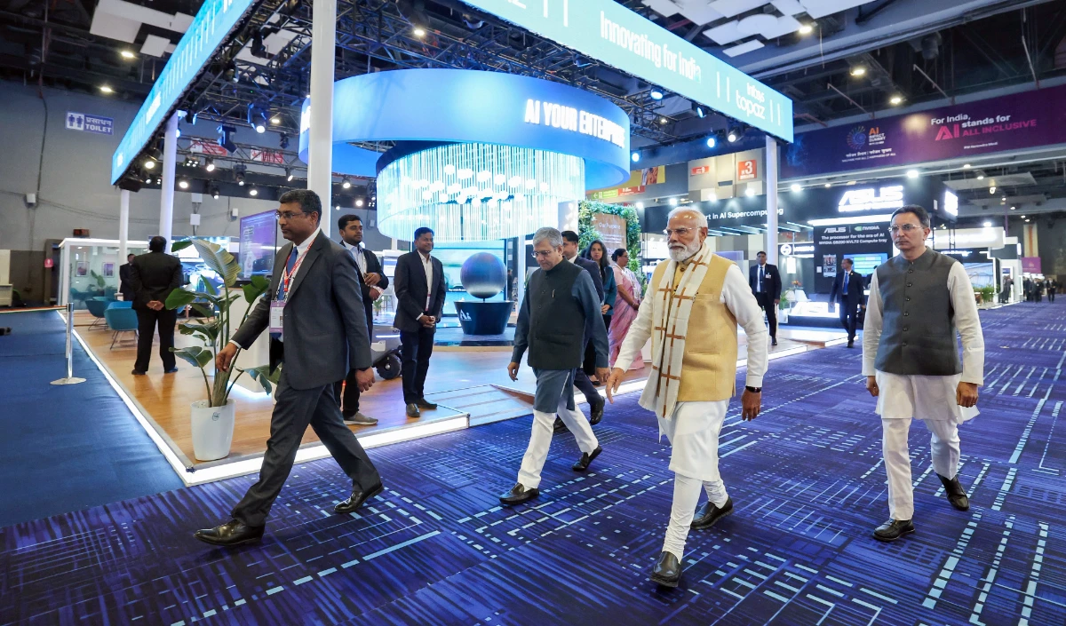 In Delhi India AI Impact Summit 2026 | भारी भीड़ और अव्यवस्था के बीच पहले दिन का खेल, स्टार्टअप संस्थापकों ने लगाया सामान चोरी का आरोप