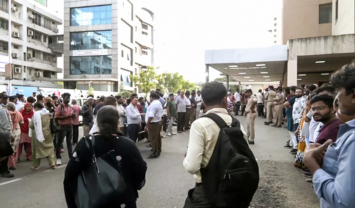 Noida: महाशिवरात्रि पर 'कुट्टू' का आटा खाने से दर्जनों लोग बीमार, पुलिस ने गोदाम सील कर 4 को हिरासत में लिया