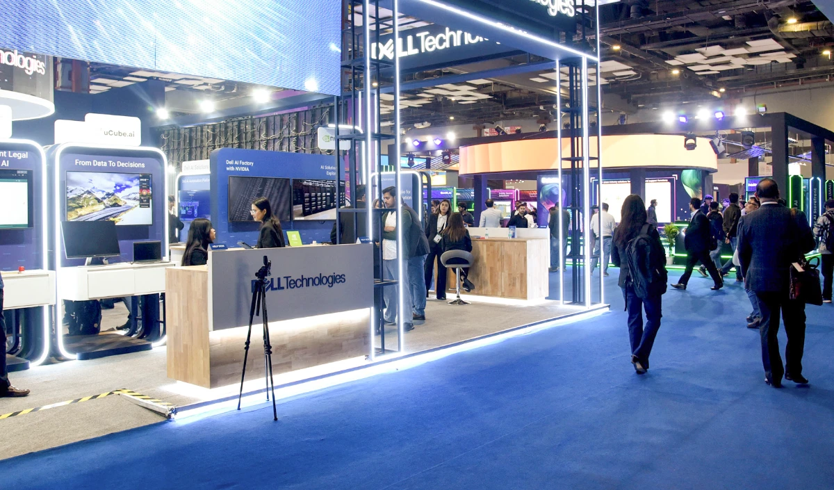 ड्रैगन की नकल पर विवाद! AI Summit 2026 में 'Chinese Robot' को अपना बताकर फंसी Galgotias University, स्टॉल खाली करने के आदेश