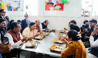 Delhi में अब सिर्फ ₹5 में भरपेट भोजन, CM Rekha Gupta ने किया 70 Atal Canteens का उद्घाटन