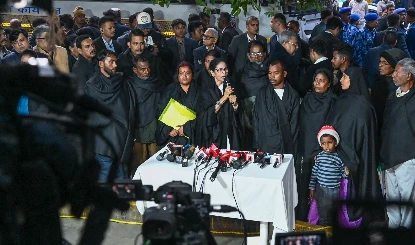 West Bengal की Voter List पर संग्राम, Election Commission से भिड़ीं Mamata Banerjee