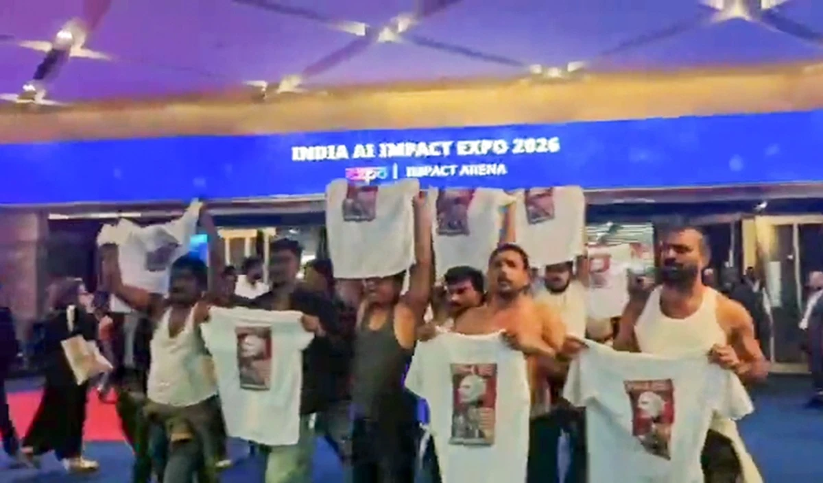 AI Summit में Congress के हंगामे पर भड़के राजनाथ, कहा- अंतरराष्ट्रीय स्तर पर भारत को किया शर्मसार, शिवराज का Sonia-Kharge से सीधा सवाल