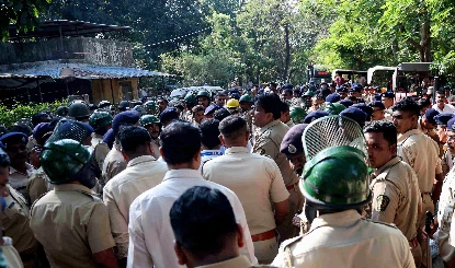 Karnataka Communal Tension | बागलकोट में शिवाजी जयंती जुलूस पर पथराव के बाद सांप्रदायिक तनाव, भारी पुलिस बल तैनात