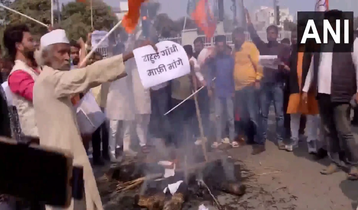 Congress के Shirtless Protest पर BJP का पलटवार, Maharashtra में सड़कों पर संग्राम