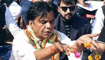 तिहाड़ से सीधे भतीजी की शादी में पहुंचे Rajpal Yadav, पत्नी के लिए छलके आंसू, कहा- सात जन्मों में भी नहीं चुका पाऊंगा कर्ज