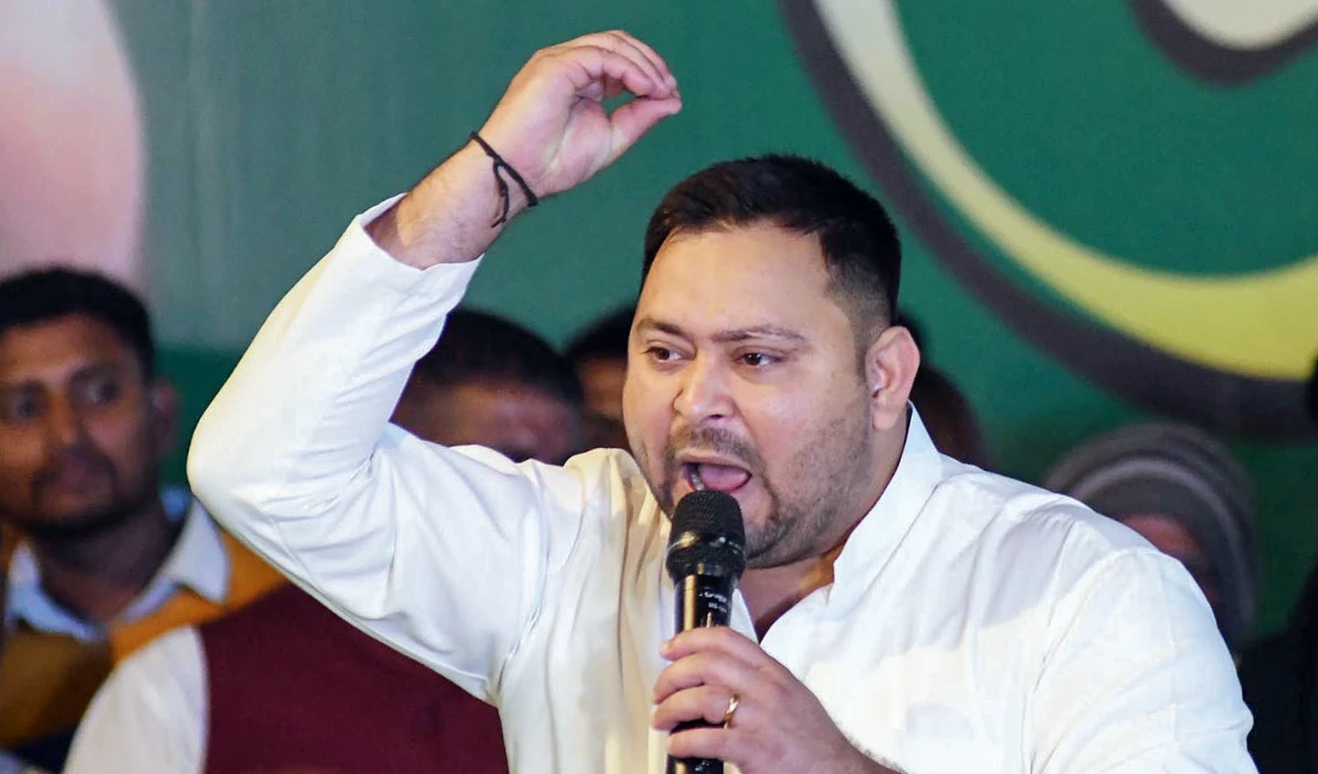 बिहार की सियासत में 'महाभारत'! Maithili Thakur के 'धृतराष्ट्र' वाले बयान पर Tejashwi Yadav का तीखा पलटवार