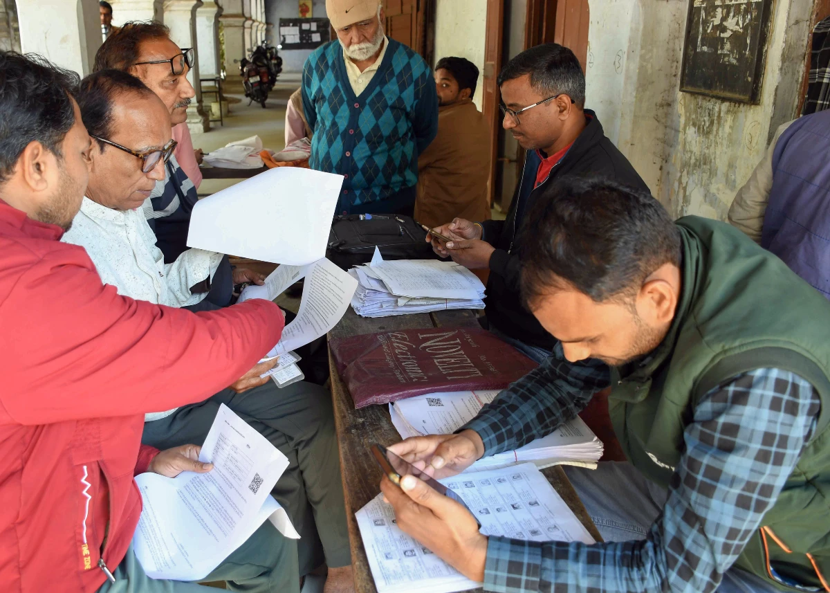 Voter List से कहीं कट तो नहीं गया आपका नाम? 9 राज्यों से Election Commission ने हटाए 1.7 करोड़ वोटर्स