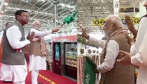 PM Modi ने Delhi-Meerut Rapid Rail को दिखाई हरी झंडी, अब 1 घंटे से भी कम में पूरा होगा सफर