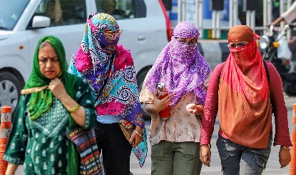 Delhi Weather Change | दिल्ली में मौसम का डबल अटैक! सुबह की गुलाबी ठंड के बाद दोपहर में सताएगी गर्मी, 