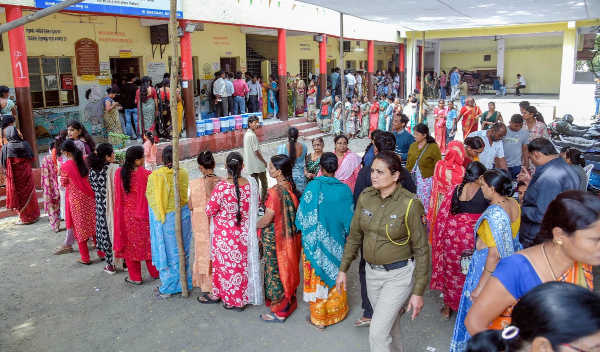 Jharkhand Municipal Elections | 48 नगर निकायों में 'शक्ति प्रदर्शन', बूथों पर मतदाताओं की लंबी कतारें, 6000 उम्मीदवारों का भविष्य दांव पर