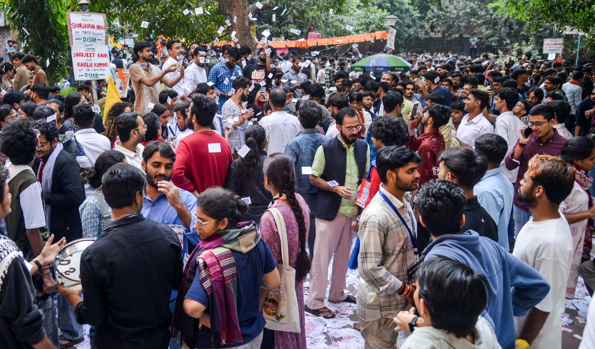 Delhi JNU Violence Protest | जेएनयू परिसर में आधी रात को बवाल! वामपंथी और दक्षिणपंथी छात्र समूहों में हिंसक झड़प, कई घायल