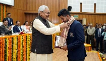 CM Nitish Kumar बोले- Vaibhav Suryavanshi बिहार की नई उम्मीद, 50 लाख का चेक देकर किया सम्मानित