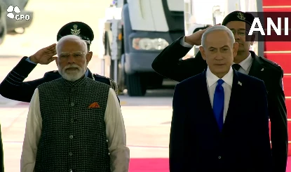 Red Carpet पर Netanyahu ने किया PM Modi का स्वागत, Tel Aviv में दिखी दो दोस्तों की