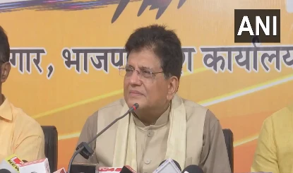 Shirtless Protest पर BJP-Congress में घमासान, पीयूष गोयल ने Nehru-Bofors की दिलाई याद