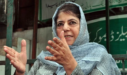 Gaza संकट के बीच Modi की Israel यात्रा पर Mehbooba Mufti भड़कीं, कहा- PM को Netanyahu को गले नहीं लगाना चाहिए था