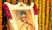 Vinayak Damodar Savarkar Death Anniversary: सिर्फ क्रांतिकारी नहीं, हिंदुओं की 7 बेड़ियां तोड़ने वाले Social Reformer भी थे वीर सावरकर