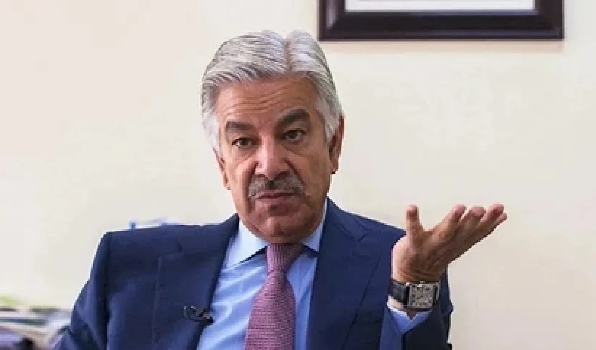 Pakistan के रक्षा मंत्री Khawaja Asif का बड़ा ऐलान, Afghanistan से अब 'खुली जंग' की स्थिति