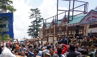 Shimla Municipal Corporation में भारी हंगामा! महापौर ने 9 भाजपा पार्षदों को किया सस्पेंड, 