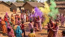 जब देश में मनता है Holi Festival, Chhattisgarh के इस गांव में क्यों छा जाता है मौत का सन्नाटा? क्यों नहीं मनाई जाती होली?