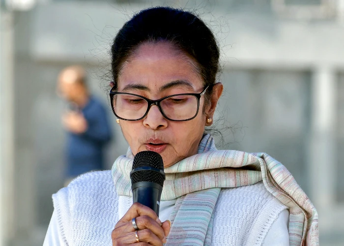 Supreme Court में वकील बनीं Mamata Banerjee, CJI से बोलीं- चुनाव से पहले बंगाल को टारगेट किया जा रहा