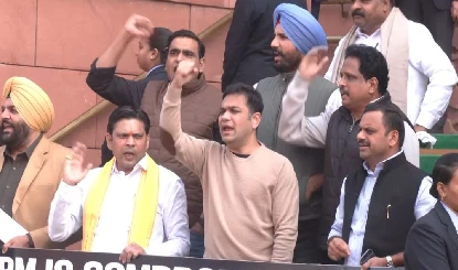 PM Modi के भाषण से पहले Parliament में बवाल, 