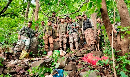 Maharashtra | गढ़चिरौली मुठभेड़! 24 घंटे से जारी जंग में एक नक्सली ढेर, सी-60 कमांडो घायल, AK-47 बरामद