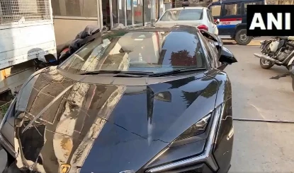 Kanpur Lamborghini Accident | वीडियो में दिखा रईसजादा, तो FIR से नाम क्यों गायब? कार को थाने में VIP ट्रिटमेंट दिए जाने पर उठे सवाल