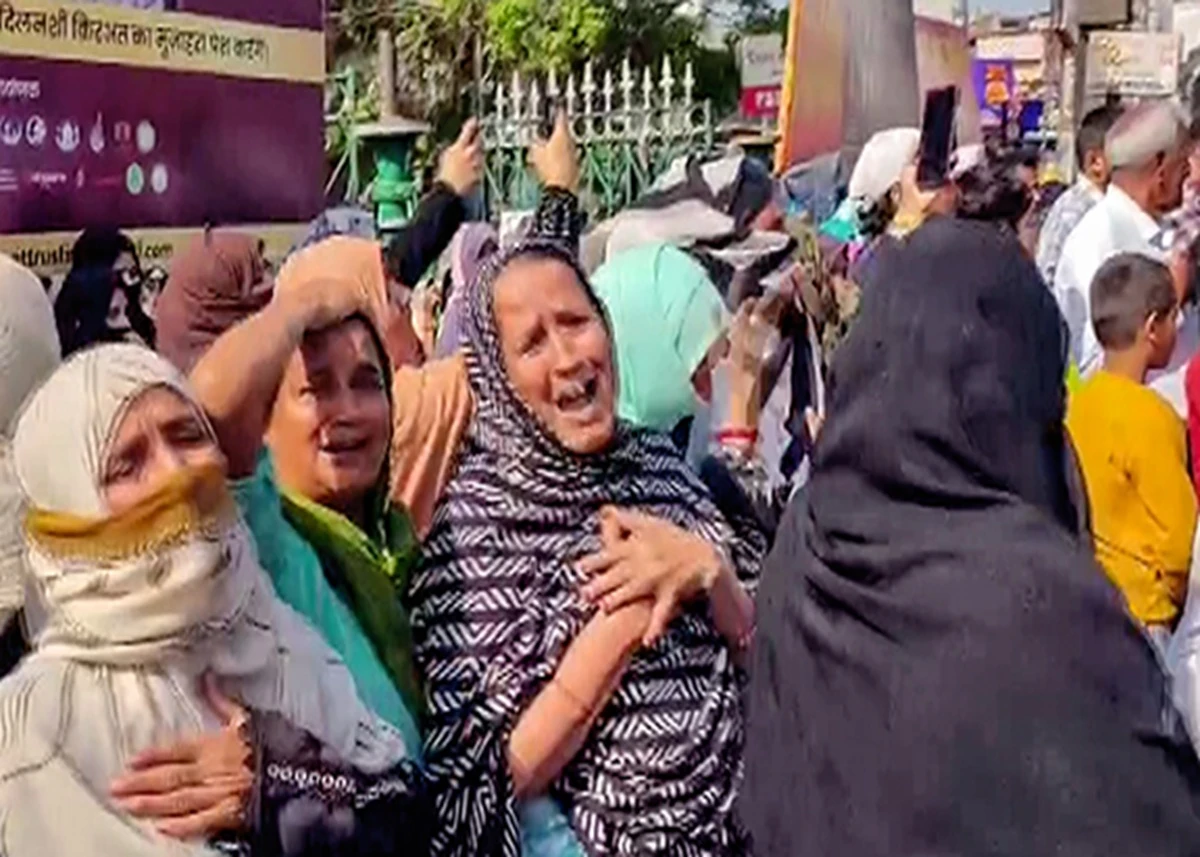 Iran में Khamenei की मौत का असर UP तक, Yogi सरकार ने जारी किया High Alert, Police मुस्तैद