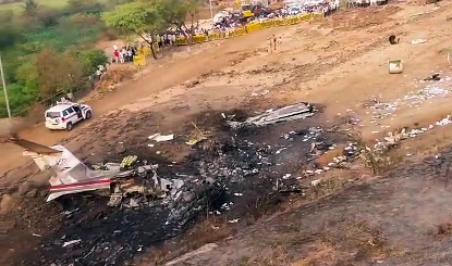 Ajit Pawar Plane Crash | पायलट को बलि का बकरा बनाने की तैयारी? रोहित पवार ने वीएसआर वेंचर्स के मालिक पर दागे तीखे सवाल!
