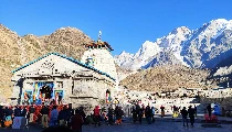 Kedarnath Yatra 2024 Guide: हेलिकॉप्टर से जाएं या करें Trekking, जानें क्या है Best ऑप्शन