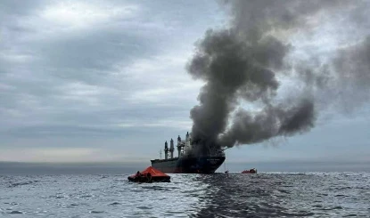 Gulf में जहाज पर भीषण हमला, Oman की Navy ने चलाया Rescue Operation, 20 नाविकों को बचाया