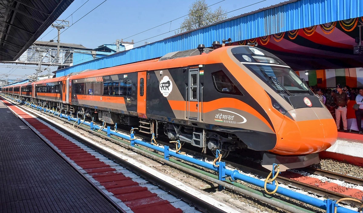 West Asia में तनाव से गहराया LPG संकट, Indian Railways की कैटरिंग सेवा पर मंडराया बड़ा खतरा!