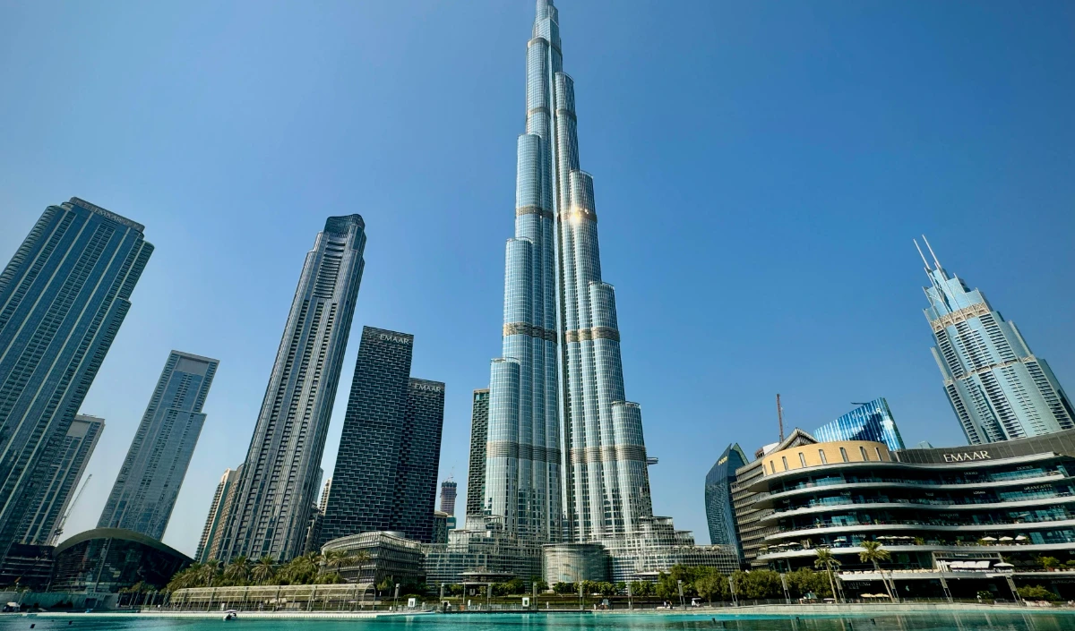 Dubai में Drone धमाके से दहशत, Iran के हमलों के बीच खाड़ी देशों में बढ़ा तनाव